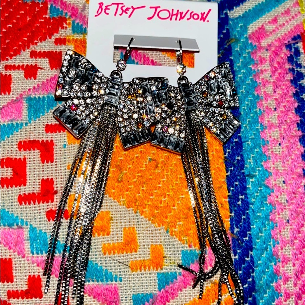 BETSEY JOHNSON AMAZING BOW EARRINGS